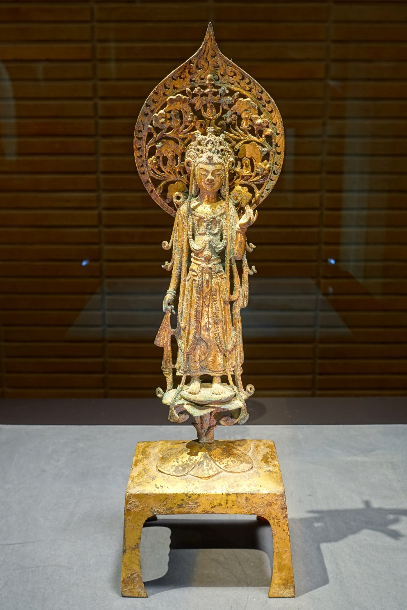 大势至菩萨——隋代鎏金铜大势至菩萨立像（东京国立博物馆藏）