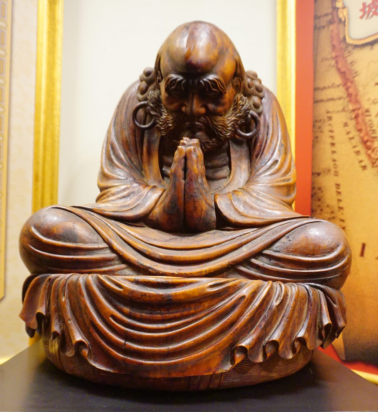 达摩祖师木雕像