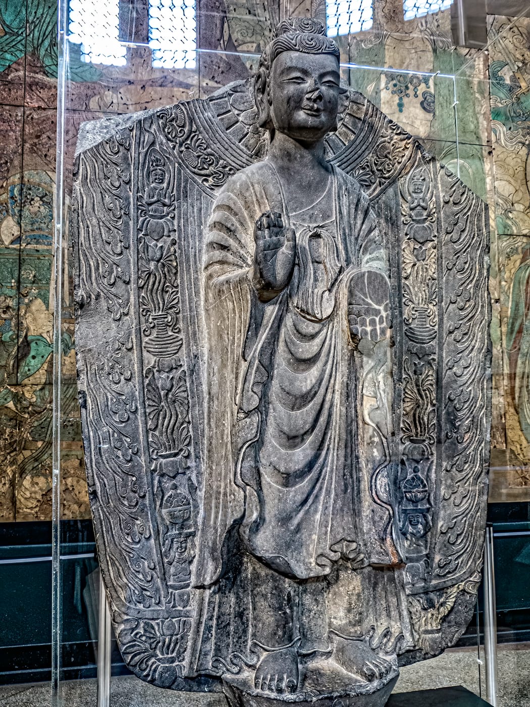 东魏石灰岩释迦牟尼佛立像（河南，546年）